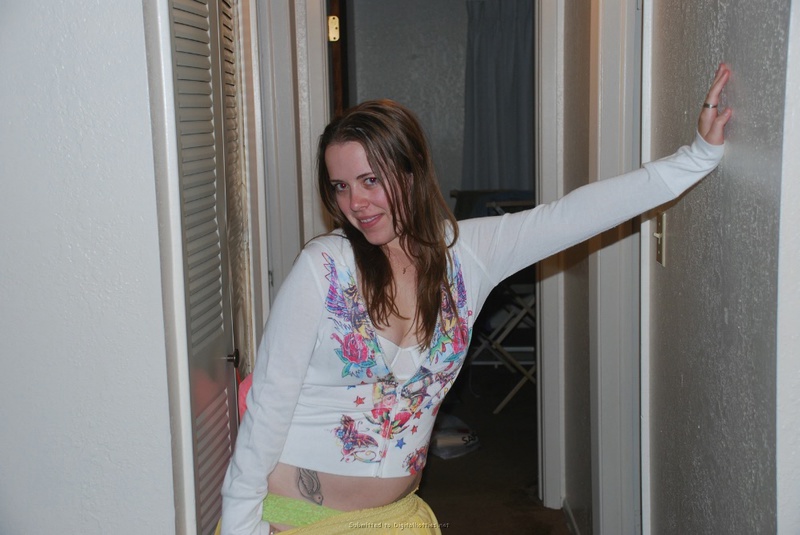 Молодуха в белом бюстгальтере сделала приятелю минет 15 фотография Молодуха в белом бюстгальтере сделала приятелю минет 15 фотография