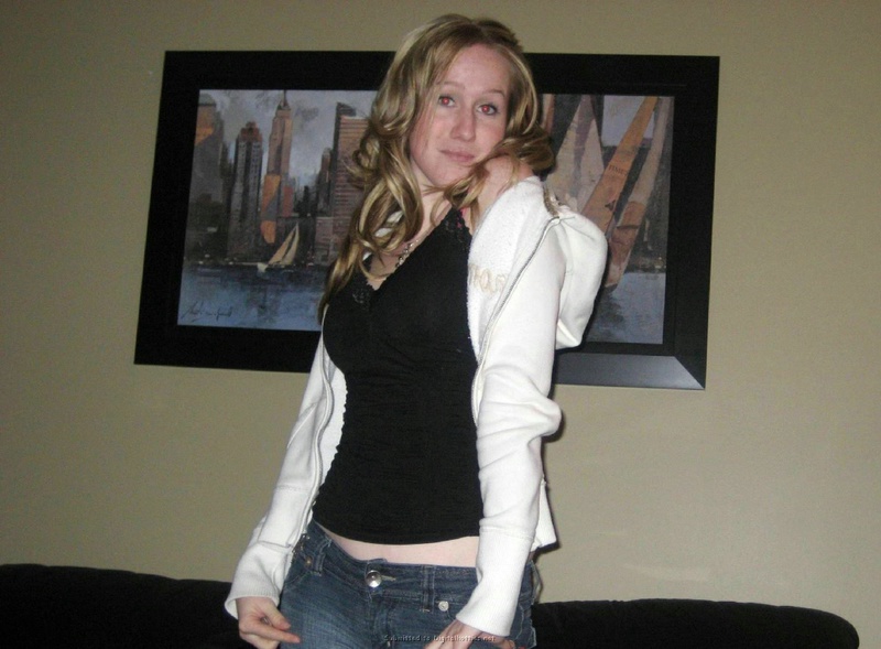 Минетчица получила сперму на красивое личико 2 фотография Минетчица получила сперму на красивое личико 2 фотография