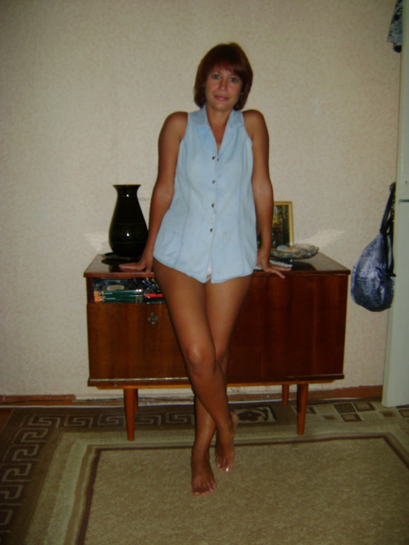 Загорелая мамаша с интимной стрижкой позирует дома обнажённой 1 фотография Загорелая мамаша с интимной стрижкой позирует дома обнажённой 1 фотография