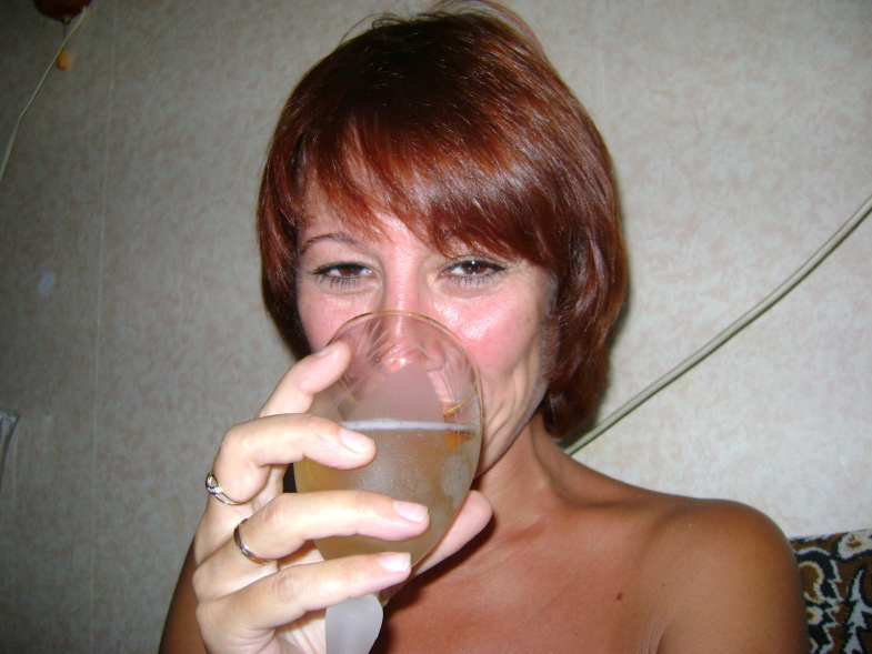 Загорелая мамаша с интимной стрижкой позирует дома обнажённой 5 фотография Загорелая мамаша с интимной стрижкой позирует дома обнажённой 5 фотография