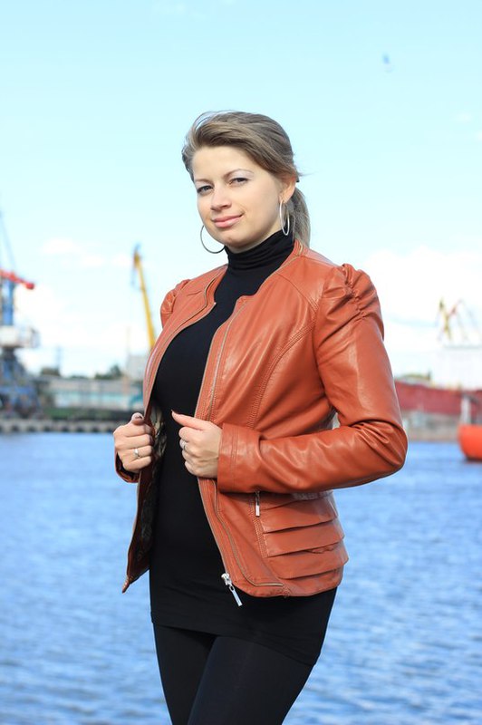 Мамзель выставила сиськи на нудистском пляже 1 фотография Мамзель выставила сиськи на нудистском пляже 1 фотография