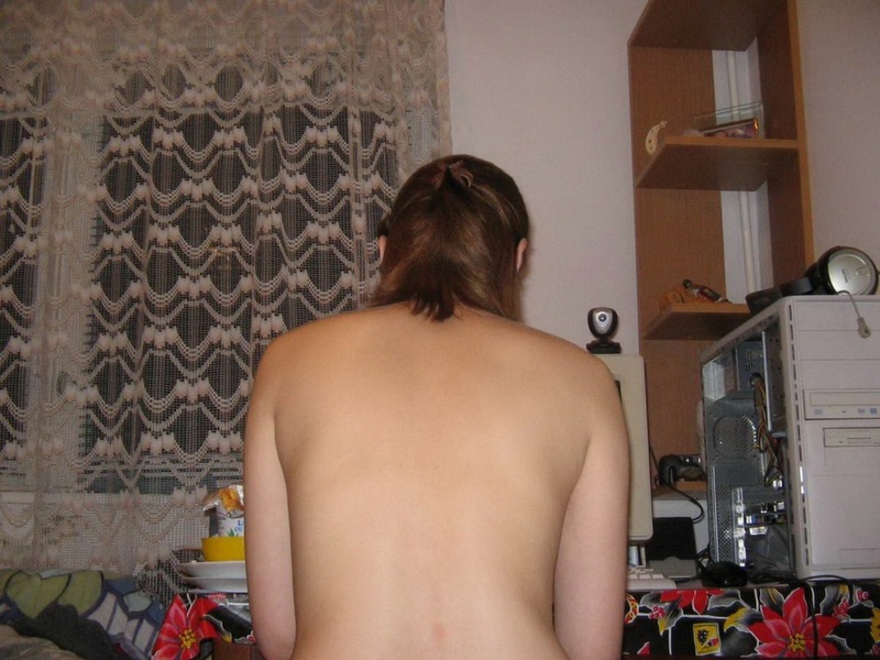 Обнаженная миледи разгуливает по квартире 3 фотография Обнаженная миледи разгуливает по квартире 3 фотография