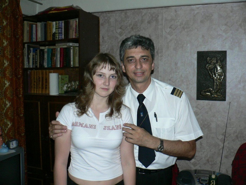 Сучка любит покрутить голой жопой перед мужиком 1 фотография Сучка любит покрутить голой жопой перед мужиком 1 фотография