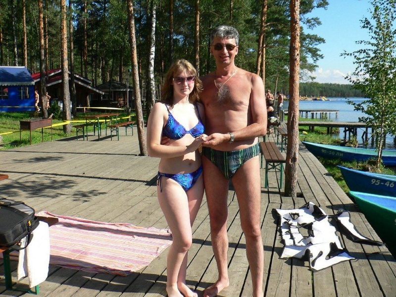 Сучка любит покрутить голой жопой перед мужиком 4 фотография Сучка любит покрутить голой жопой перед мужиком 4 фотография