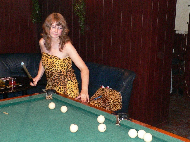 Сучка любит покрутить голой жопой перед мужиком 3 фотография Сучка любит покрутить голой жопой перед мужиком 3 фотография