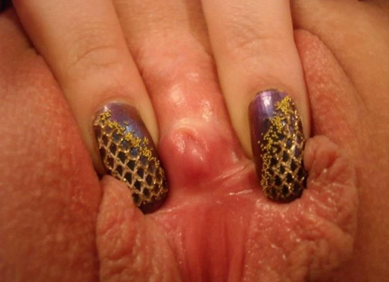 Сексапильная милашка рассматривает свою вульву 11 фотография Сексапильная милашка рассматривает свою вульву 11 фотография