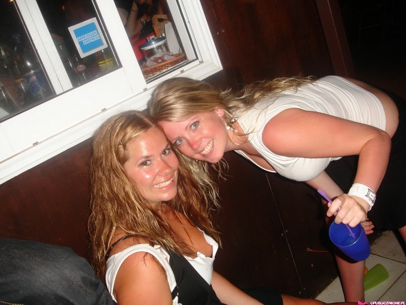 Пьяные шалашовки блещут сахарными холмиками на вечеринке 5 фотография Пьяные шалашовки блещут сахарными холмиками на вечеринке 5 фотография