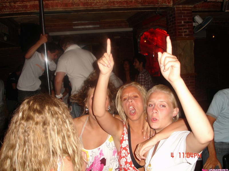 Пьяные шалашовки блещут сахарными холмиками на вечеринке 4 фотография Пьяные шалашовки блещут сахарными холмиками на вечеринке 4 фотография