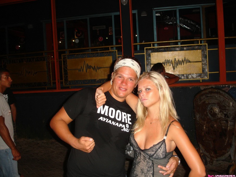 Пьяные шалашовки блещут сахарными холмиками на вечеринке 1 фотография Пьяные шалашовки блещут сахарными холмиками на вечеринке 1 фотография