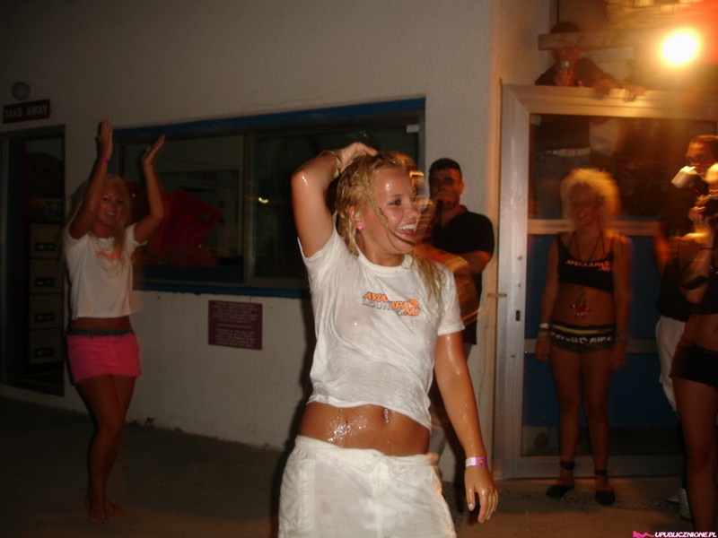 Пьяные шалашовки блещут сахарными холмиками на вечеринке 12 фотография Пьяные шалашовки блещут сахарными холмиками на вечеринке 12 фотография