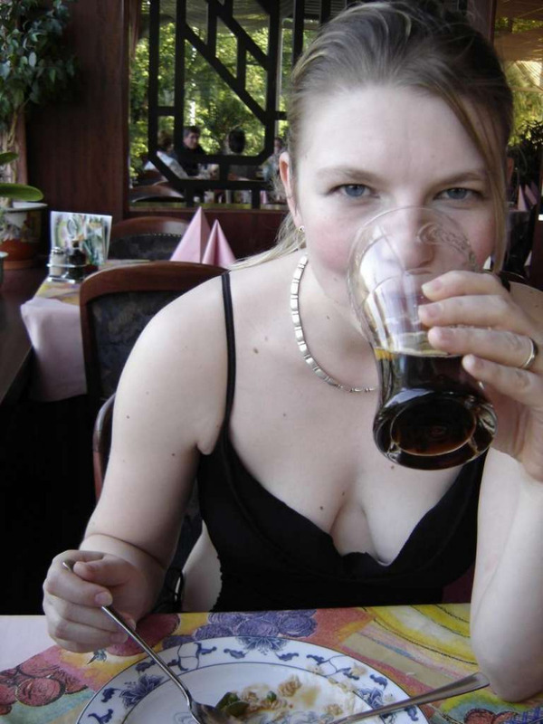 Безотказная давалка разделась за еду 2 фотография Безотказная давалка разделась за еду 2 фотография