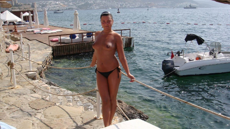 Эффектная брюнетка в платье соблазняет избранника 9 фотография Эффектная брюнетка в платье соблазняет избранника 9 фотография