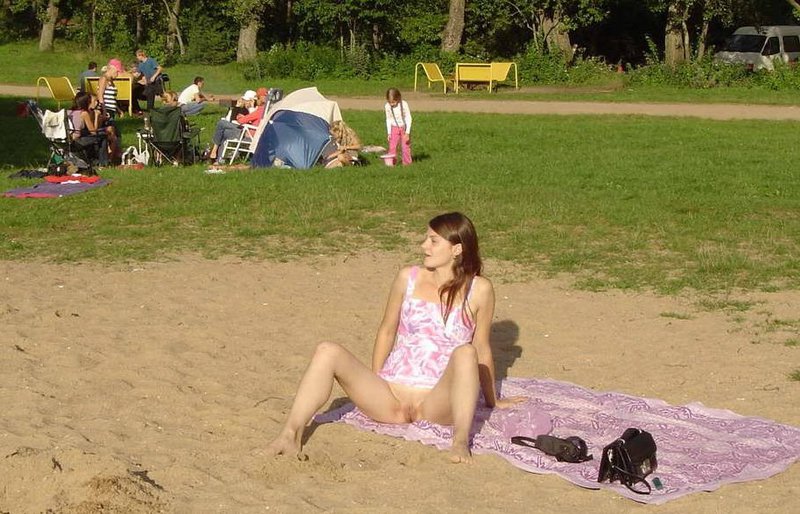 Привлекательная мамаша показывает пилотку 6 фотография Привлекательная мамаша показывает пилотку 6 фотография