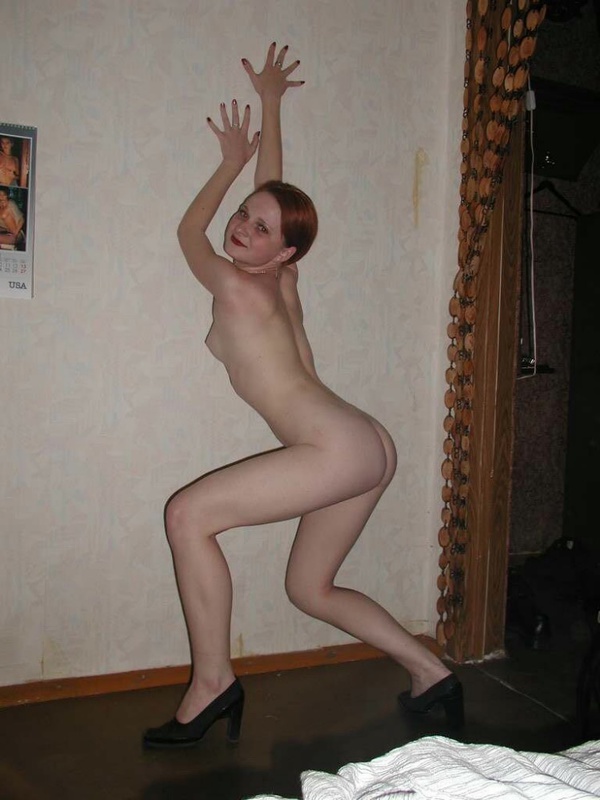 Рыжая давалка в обнаженном виде отдыхает на кровати 14 фотография Рыжая давалка в обнаженном виде отдыхает на кровати 14 фотография