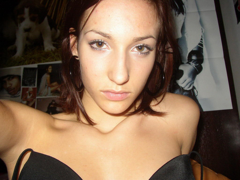 Пошлая чика потерла пальчиком о киску 3 фотография Пошлая чика потерла пальчиком о киску 3 фотография