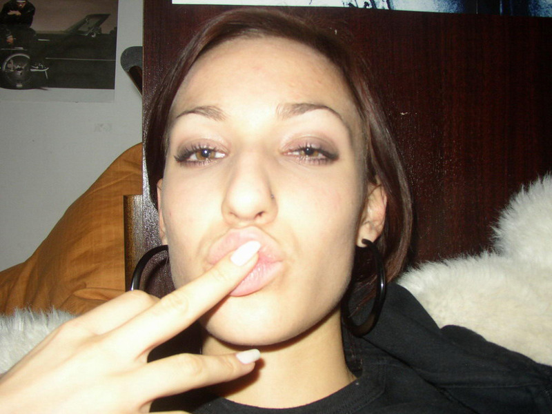 Пошлая чика потерла пальчиком о киску 1 фотография Пошлая чика потерла пальчиком о киску 1 фотография