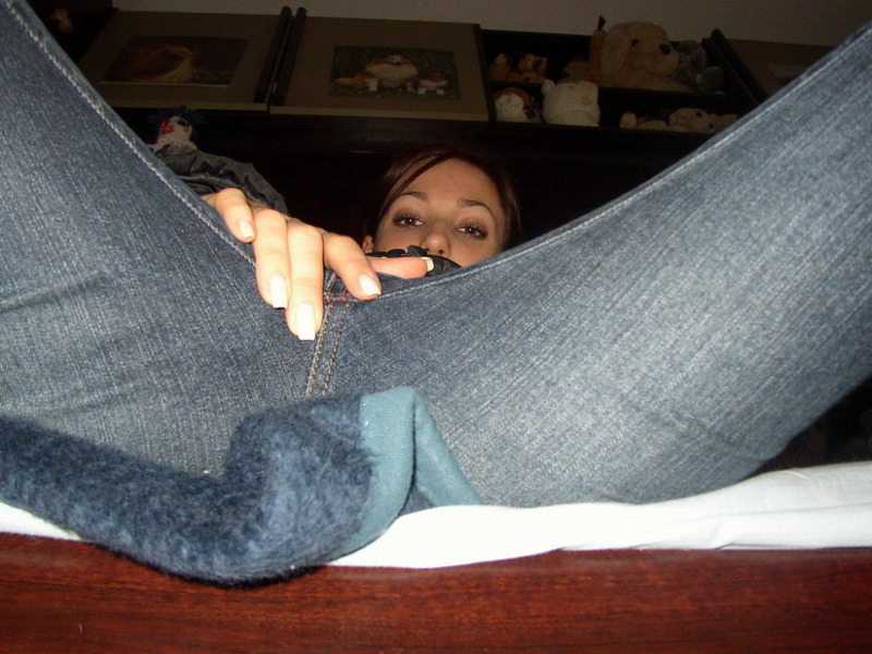 Пошлая чика потерла пальчиком о киску 2 фотография Пошлая чика потерла пальчиком о киску 2 фотография