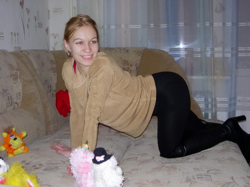 Блонда с голой попкой и писюхой 20 фотография Блонда с голой попкой и писюхой 20 фотография