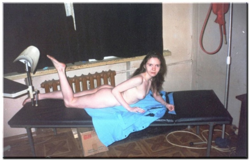 Худенькая медсестра развлекается нагая в гинекологическом кабинете 20 фотография Худенькая медсестра развлекается нагая в гинекологическом кабинете 20 фотография