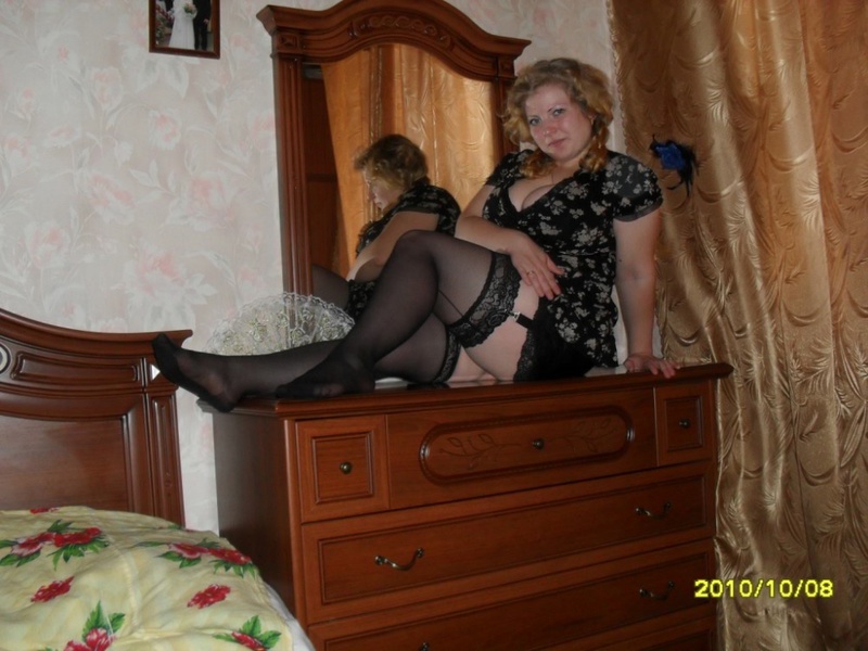 Рыжеволосая толстуха в сексуальном пеньюаре 2 фотография Рыжеволосая толстуха в сексуальном пеньюаре 2 фотография