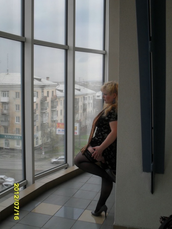 Рыжеволосая толстуха в сексуальном пеньюаре 1 фотография Рыжеволосая толстуха в сексуальном пеньюаре 1 фотография