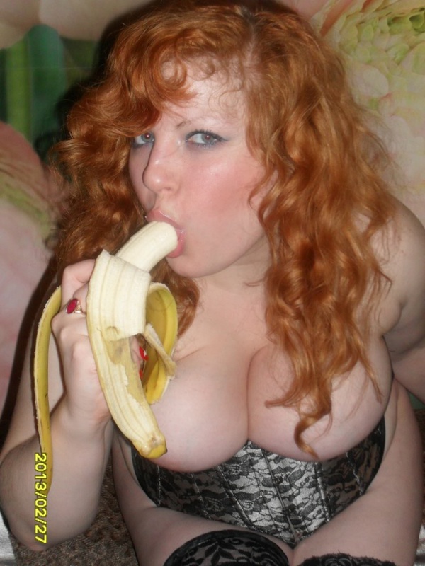 Рыжеволосая толстуха в сексуальном пеньюаре 13 фотография Рыжеволосая толстуха в сексуальном пеньюаре 13 фотография