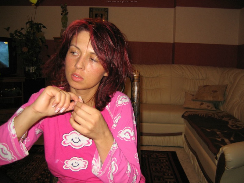 Замужняя дрянь показала вульву и получила кайф 3 фотография Замужняя дрянь показала вульву и получила кайф 3 фотография