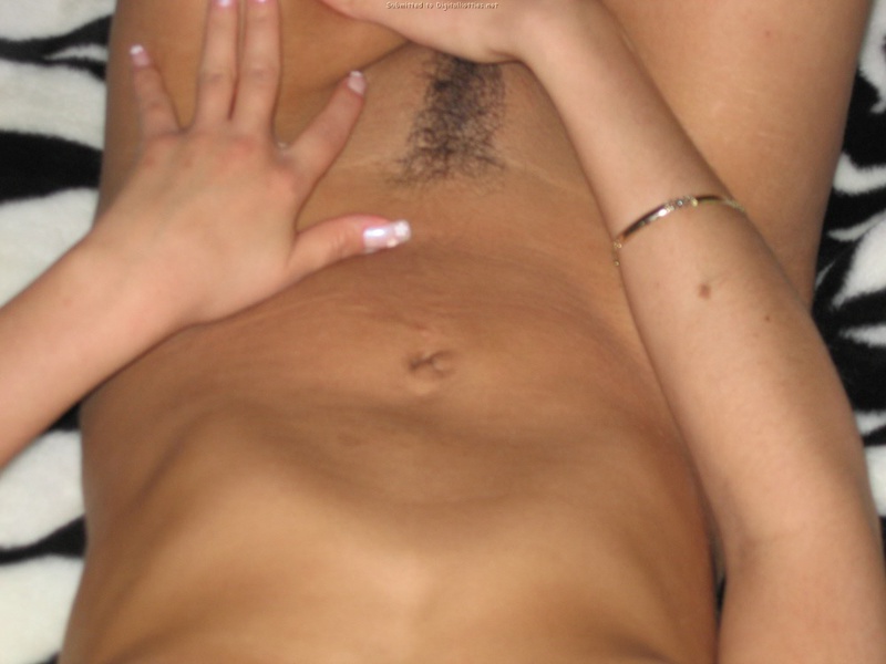 Замужняя дрянь показала вульву и получила кайф 18 фотография Замужняя дрянь показала вульву и получила кайф 18 фотография