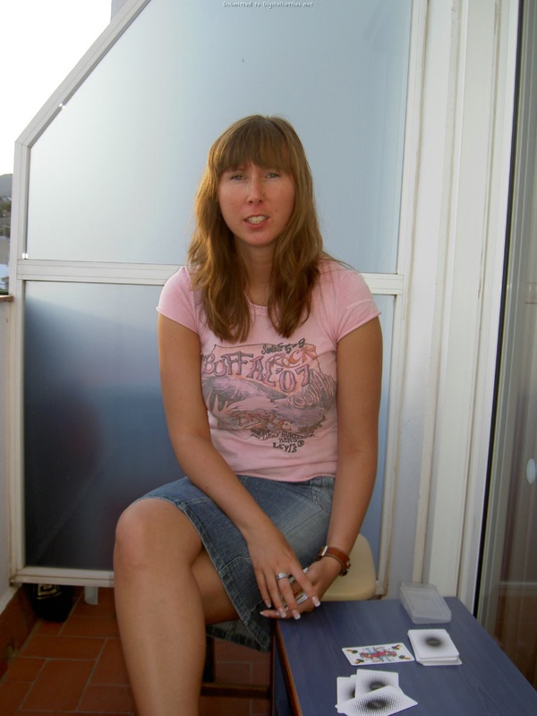 Грудастая стерва оголилась на морском побережье 2 фотография Грудастая стерва оголилась на морском побережье 2 фотография