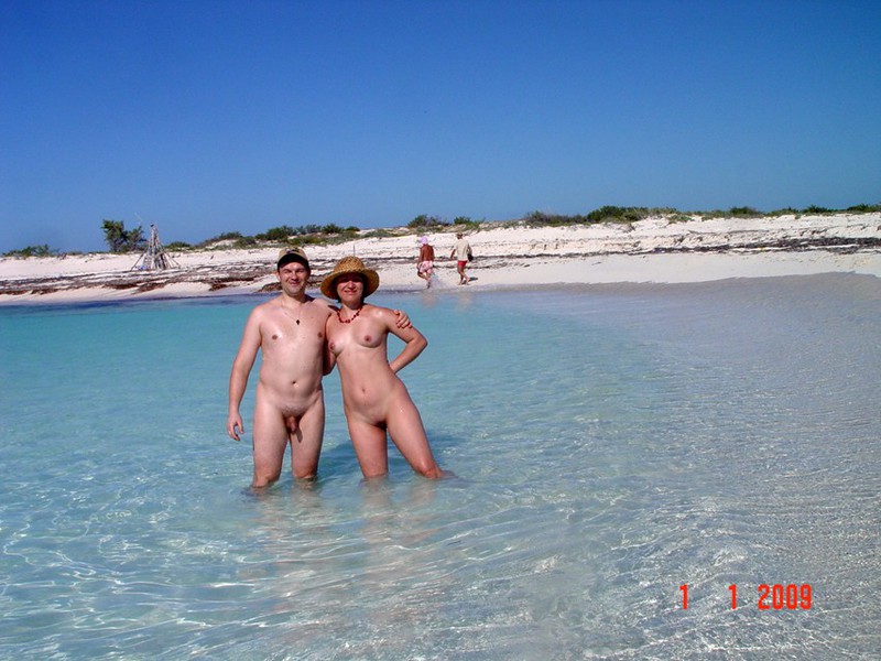 Пухленькая милашка на побережье океана 4 фотография Пухленькая милашка на побережье океана 4 фотография