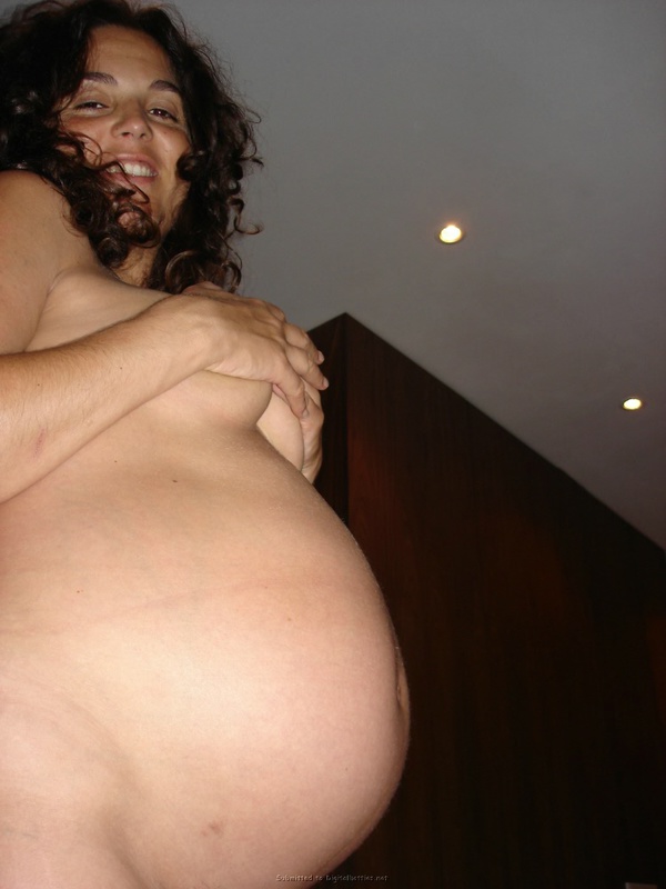 Беременная мамаша разделась и купается в душе 7 фотография Беременная мамаша разделась и купается в душе 7 фотография