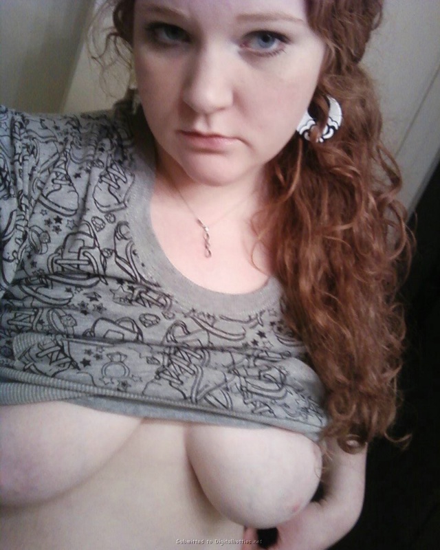 Рыжеволосая толстуха голышом делает минет 28 фотография Рыжеволосая толстуха голышом делает минет 28 фотография