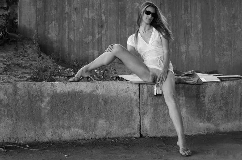 Худощавая мамзель сверкает сочной пилоткой 5 фотография Худощавая мамзель сверкает сочной пилоткой 5 фотография