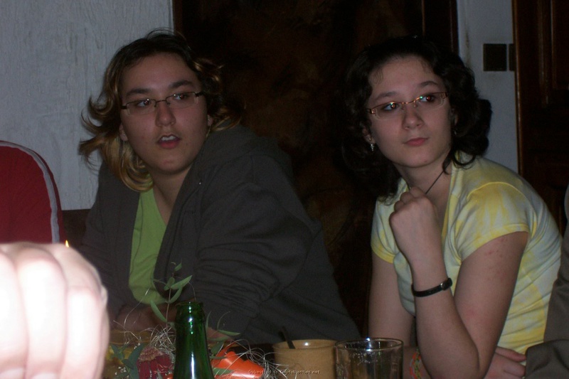 Застенчивая студентка сняла с себя пижаму 2 фотография