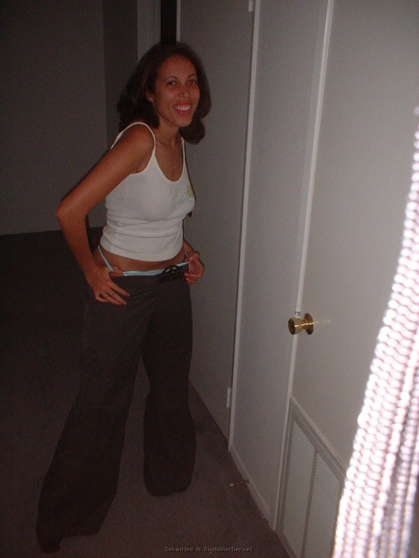 Засадил брюнетке и кончил на спину 2 фотография Засадил брюнетке и кончил на спину 2 фотография