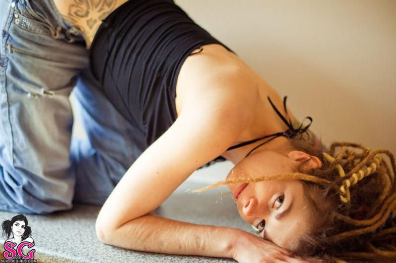 Прожженная шалашовка с татуировкой на груди 18 фотография Прожженная шалашовка с татуировкой на груди 18 фотография