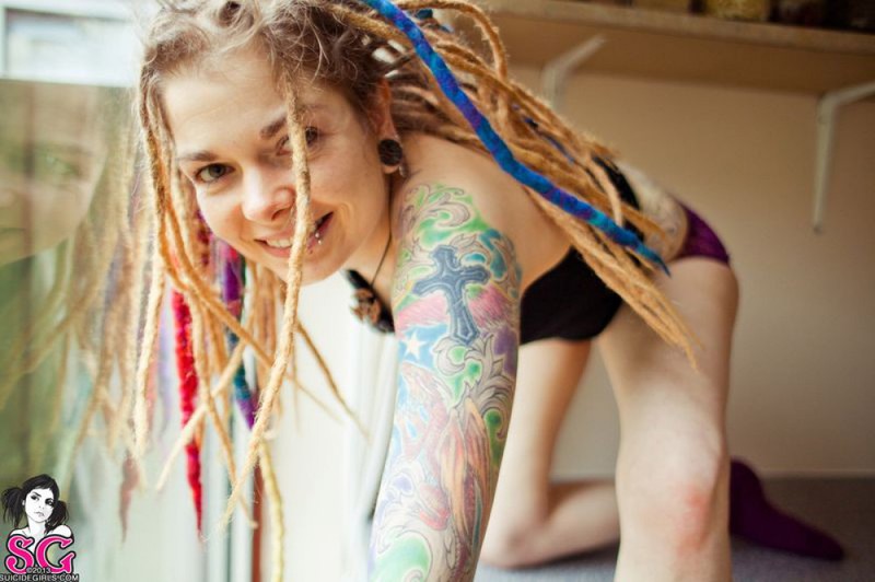 Прожженная шалашовка с татуировкой на груди 10 фотография Прожженная шалашовка с татуировкой на груди 10 фотография