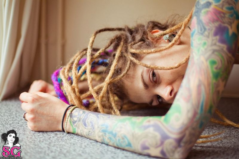 Прожженная шалашовка с татуировкой на груди 21 фотография Прожженная шалашовка с татуировкой на груди 21 фотография