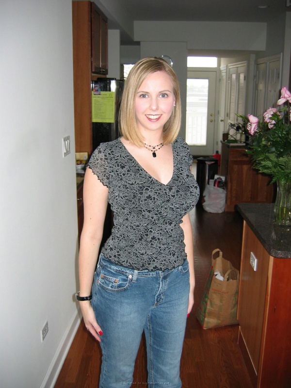 Грудастая озорница с большими сиськами 1 фотография Грудастая озорница с большими сиськами 1 фотография