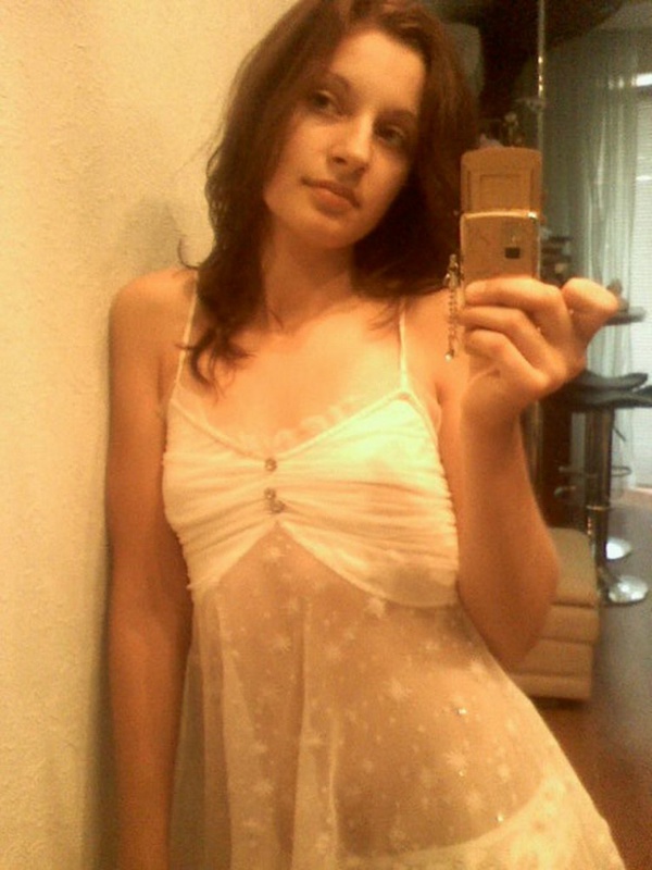 Сексапильная брюнетка любуется титьками и попкой 1 фотография Сексапильная брюнетка любуется титьками и попкой 1 фотография