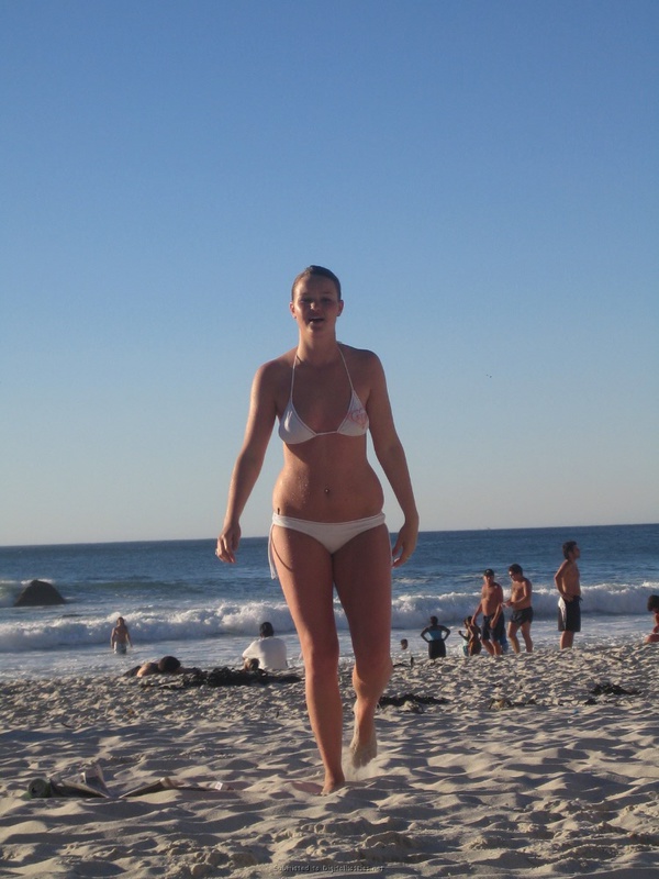 Две шалашовки на отдыхе с кавалером 7 фотография Две шалашовки на отдыхе с кавалером 7 фотография