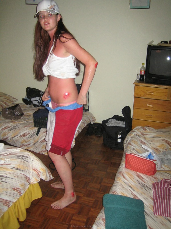 Две шалашовки на отдыхе с кавалером 23 фотография Две шалашовки на отдыхе с кавалером 23 фотография