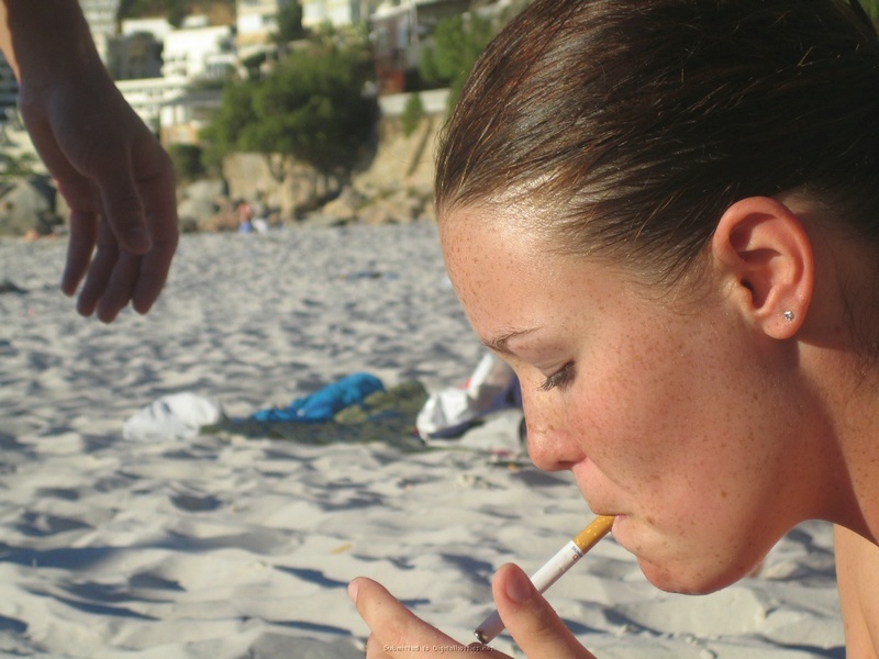 Две шалашовки на отдыхе с кавалером 10 фотография Две шалашовки на отдыхе с кавалером 10 фотография