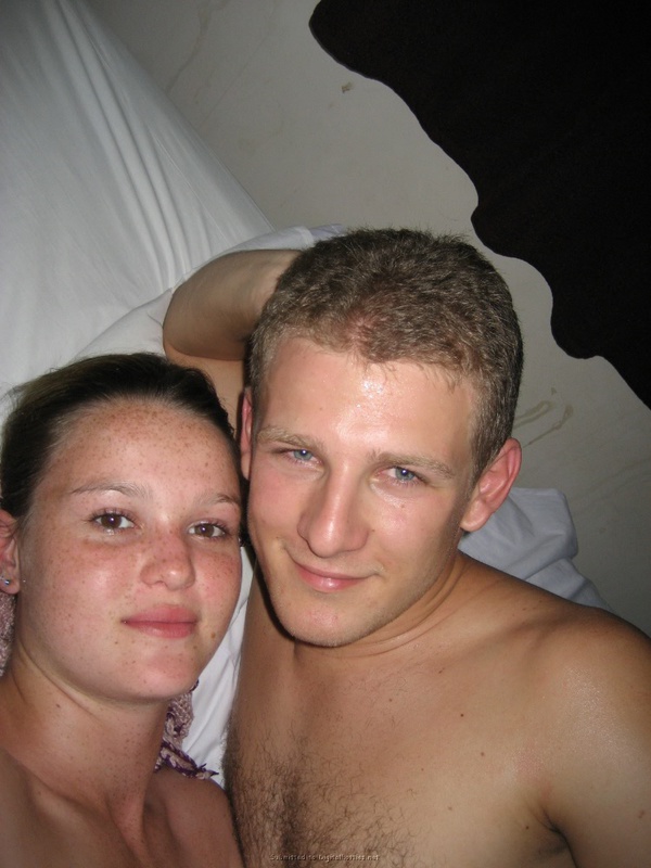 Две шалашовки на отдыхе с кавалером 11 фотография Две шалашовки на отдыхе с кавалером 11 фотография