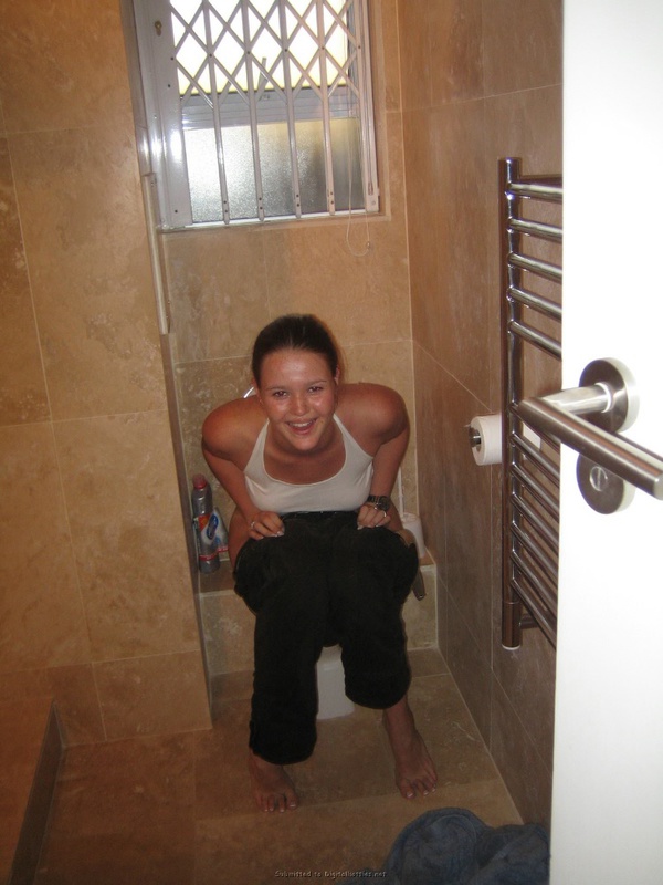 Две шалашовки на отдыхе с кавалером 4 фотография Две шалашовки на отдыхе с кавалером 4 фотография