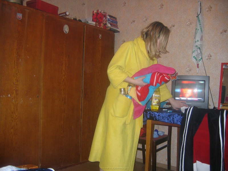 Выпившая блондинка с голыми титьками 4 фотография Выпившая блондинка с голыми титьками 4 фотография