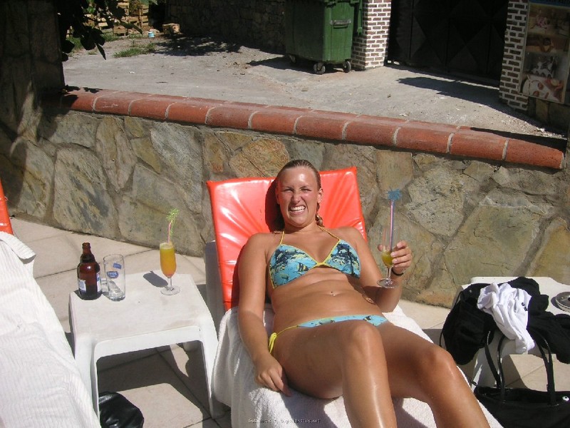 Сексуальная пышечка любит загорать топлес 2 фотография Сексуальная пышечка любит загорать топлес 2 фотография