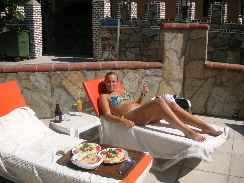 Сексуальная пышечка любит загорать топлес 3 фотография Сексуальная пышечка любит загорать топлес 3 фотография