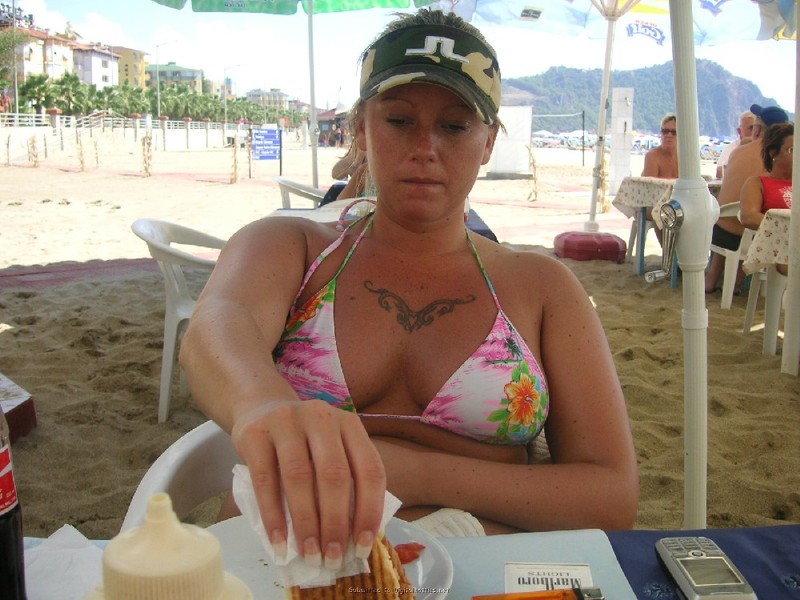 Сексуальная пышечка любит загорать топлес 12 фотография Сексуальная пышечка любит загорать топлес 12 фотография