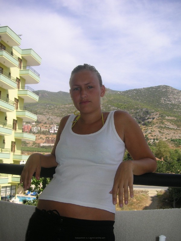 Сексуальная пышечка любит загорать топлес 1 фотография Сексуальная пышечка любит загорать топлес 1 фотография